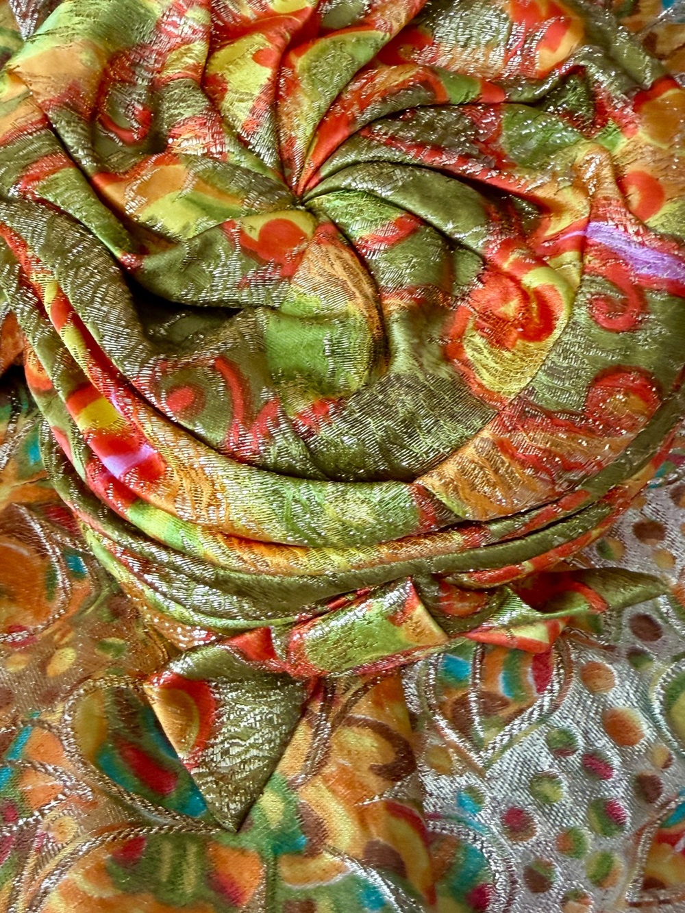 Vintage 1960s Metallic Silk Brocade Turban Psychedelic Floral Draped Pillbox Hat - Picture 5 of 5